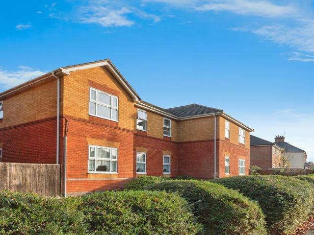 Flat for sale in Westborough, Surrey