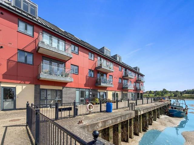 Flat for sale in Fordham Heath, Essex