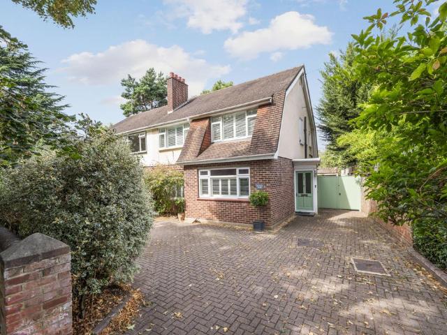 Flat for sale in London Borough of Merton, Merton Park