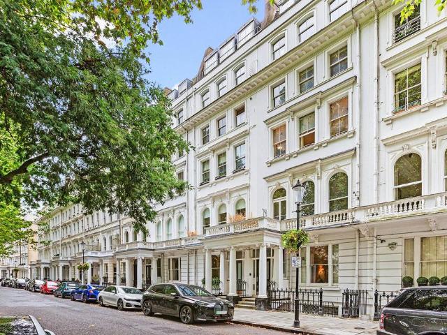 Flat for sale in South Kensington, Greater London