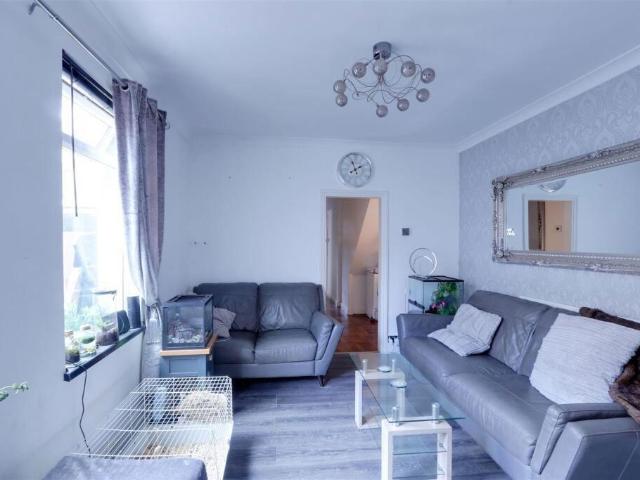 Flat for sale in Southend City Centre Neighbourhood, Southend-on-Sea