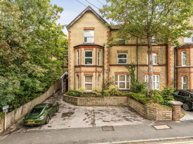Flat for sale in Kippington, Sevenoaks