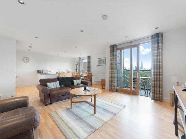 Flat for sale in St. George in the East, Wapping