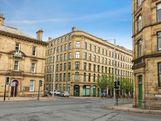 Flat for sale in West Yorkshire