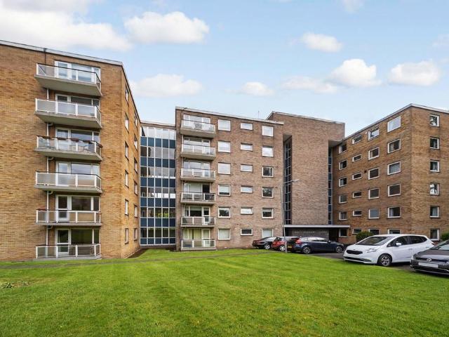 Flat for sale in Kelvindale, Scotland