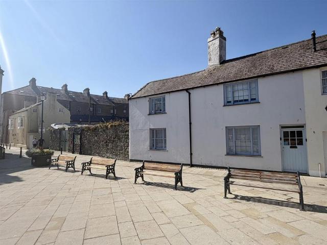 Flat for sale in Beaumaris