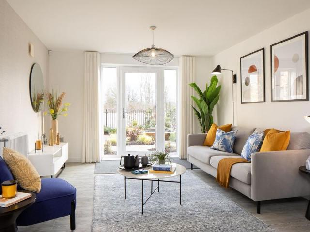 Flat for sale in North Wroughton, Swindon