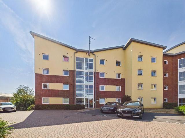 Flat for sale in Gloucester, Gloucestershire