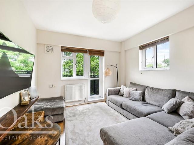 Flat for sale in Streatham Hill, Greater London