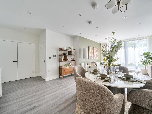 Flat for sale in Furze Platt, Maidenhead