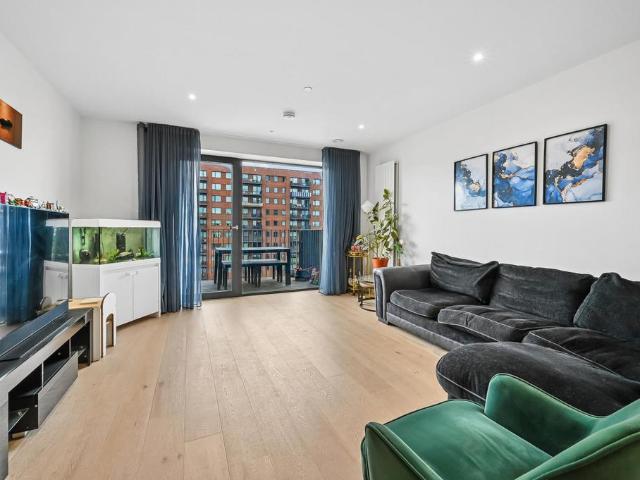 Flat for sale in Silvertown, Greater London