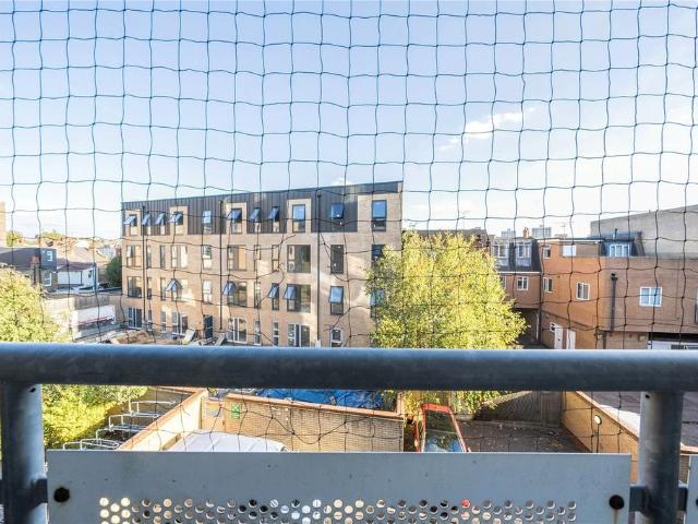 Flat for sale in Norbiton, Greater London