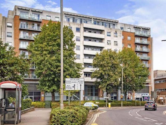 Flat for sale in Watford, Hertfordshire
