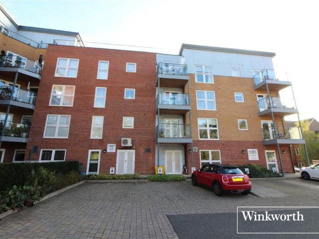 Flat for sale in Elstree and Borehamwood, Borehamwood