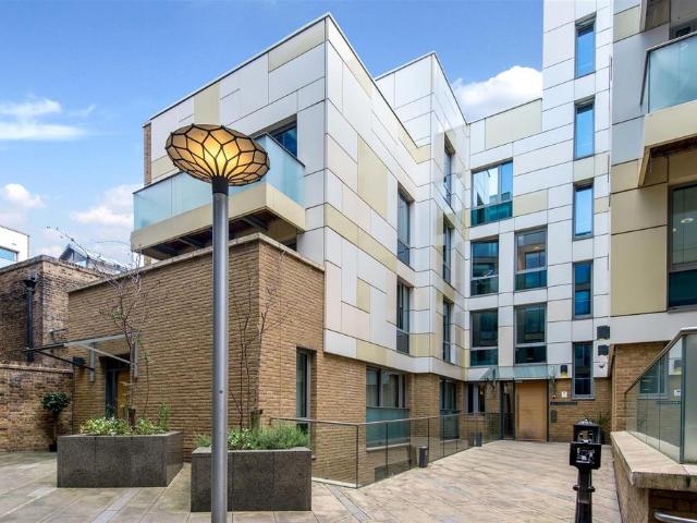 Flat for sale in Barnsbury, Greater London