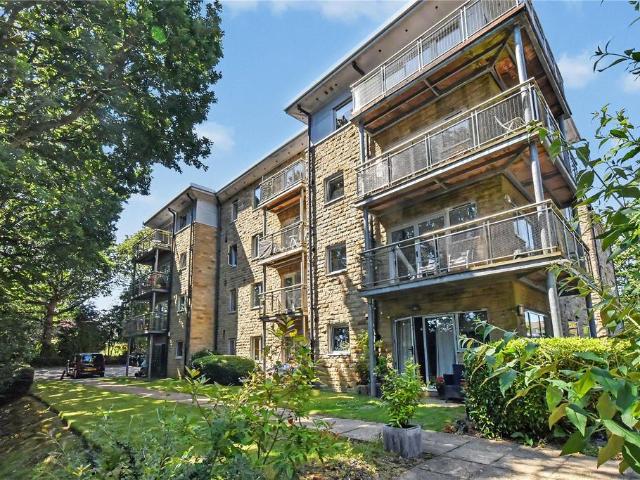 Flat for sale in Horsforth, West Yorkshire