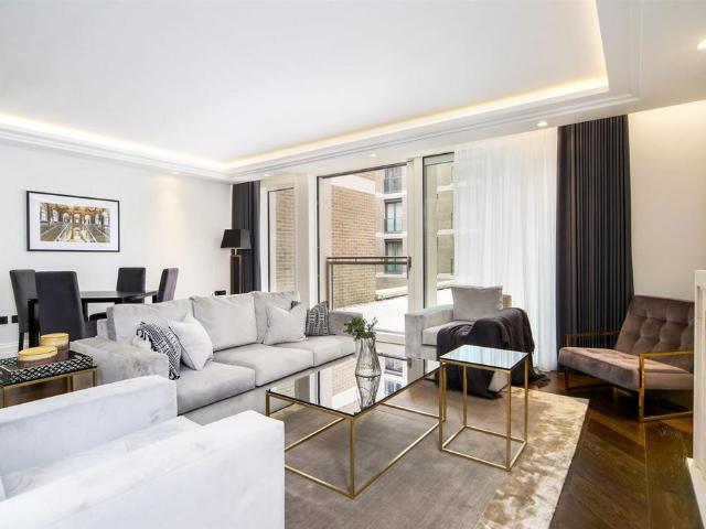 Flat for sale in St Clement Danes, Greater London