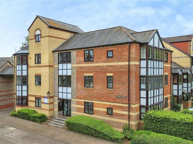 Flat for sale in Reading