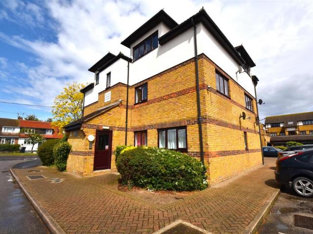 Flat for sale in Stroud Green, Barling