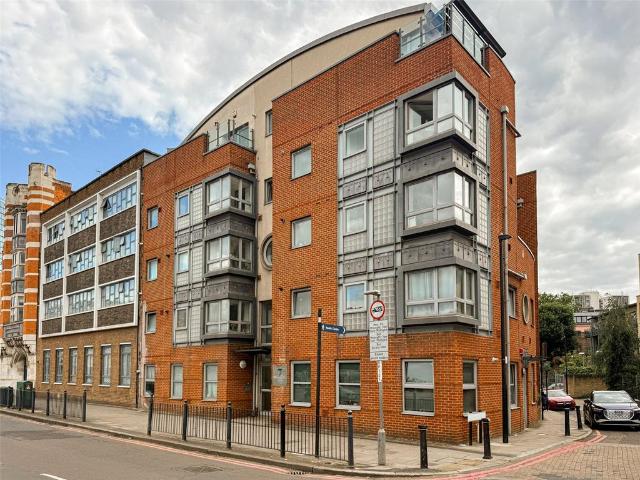 Flat for sale in Limehouse, Greater London