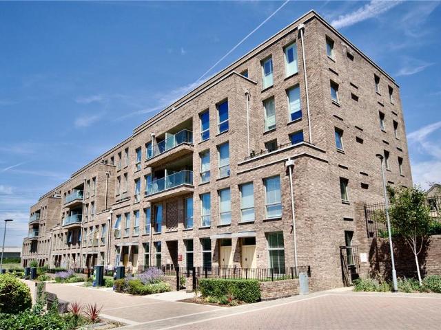 Flat for sale in Barking Riverside, Greater London