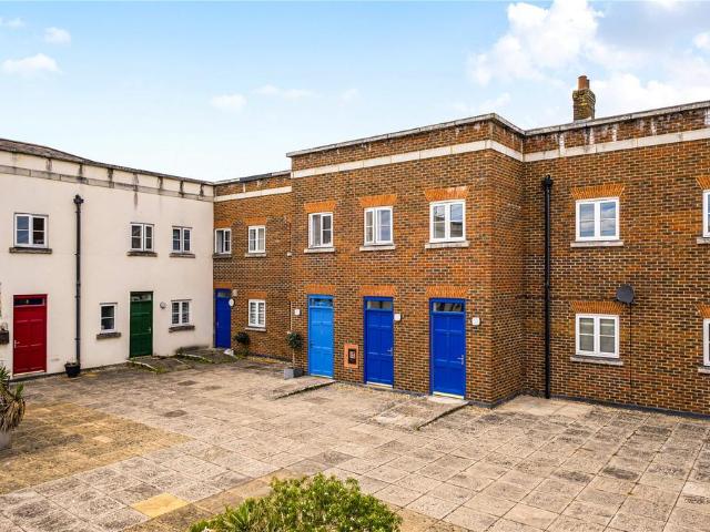 Flat for sale in Coldharbour, Buckinghamshire