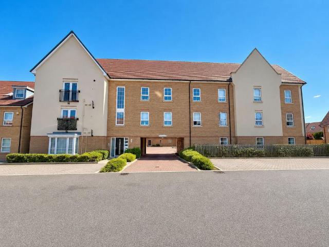Flat for sale in Dunstable, Bedfordshire