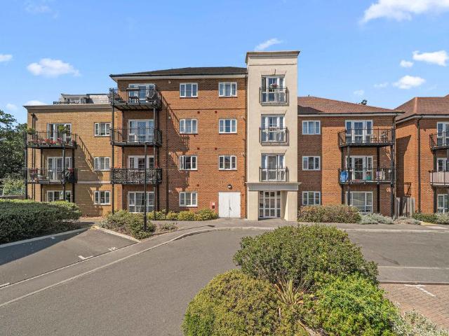 Flat for sale in Blackhills, Surrey