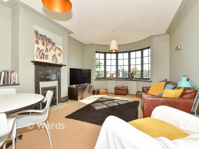 Flat for sale in Worth, Ash