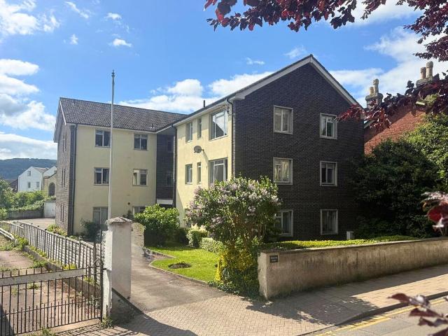 Flat for sale in Monmouth, Wales