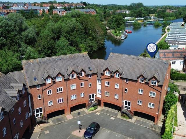 Flat for sale in Bengeworth, Crookhill