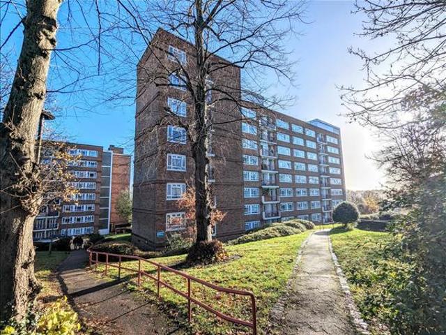 Flat for sale in Southfields, Greater London