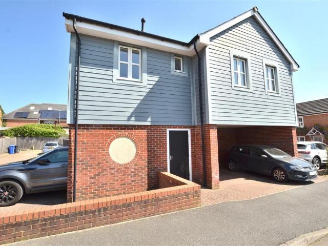 Flat for sale in Fleet, Hart