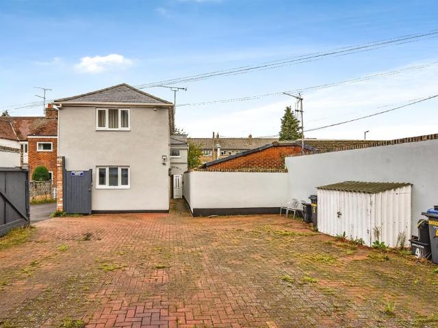 Flat for sale in Devizes, Wiltshire