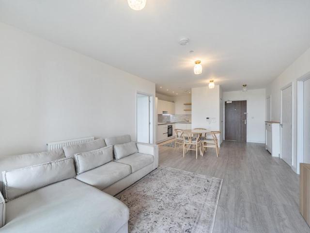 Flat for sale in West Hendon, Greater London
