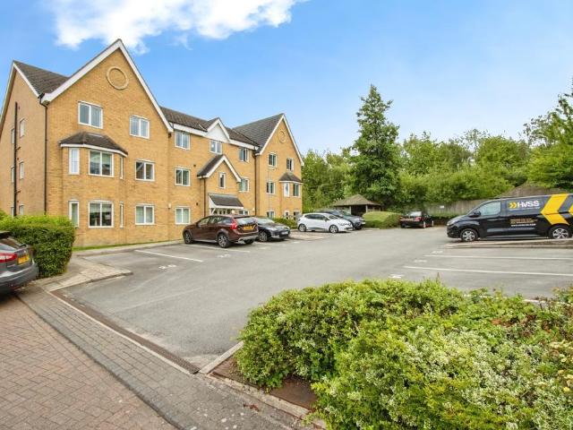 Flat for sale in Thorpe, West Yorkshire