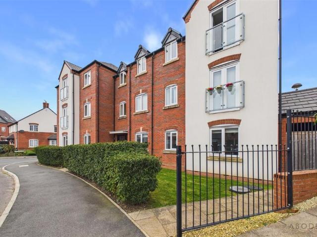 Flat for sale in The Heath, Beamhurst