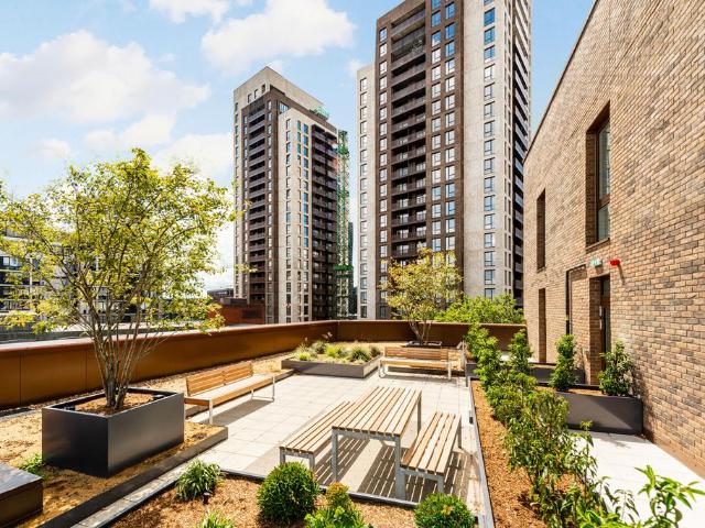 Flat for sale in London Borough of Croydon, Selhurst