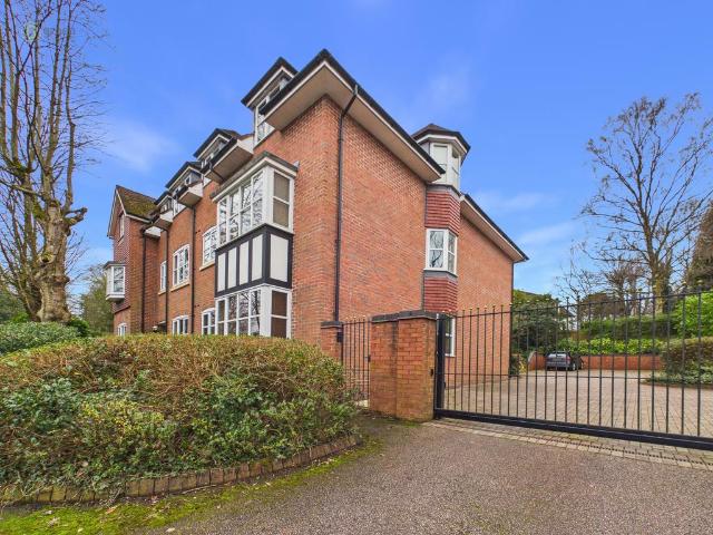 Flat for sale in Four Oaks, West Midlands