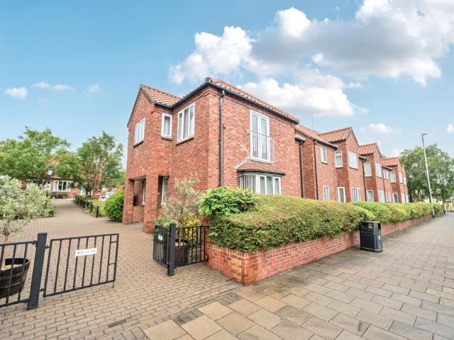 Flat for sale in Grantham, Barholm
