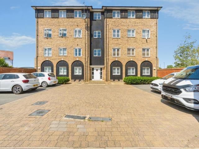 Flat for sale in Bedford
