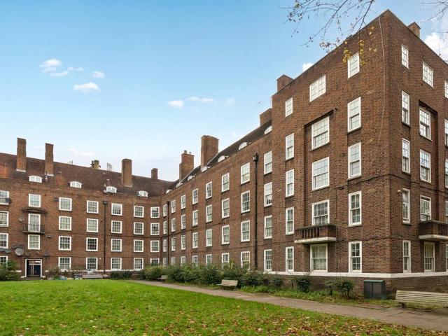 Flat for sale in South Lambeth, Greater London