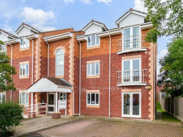 Flat for sale in Roby Mill, Lancashire