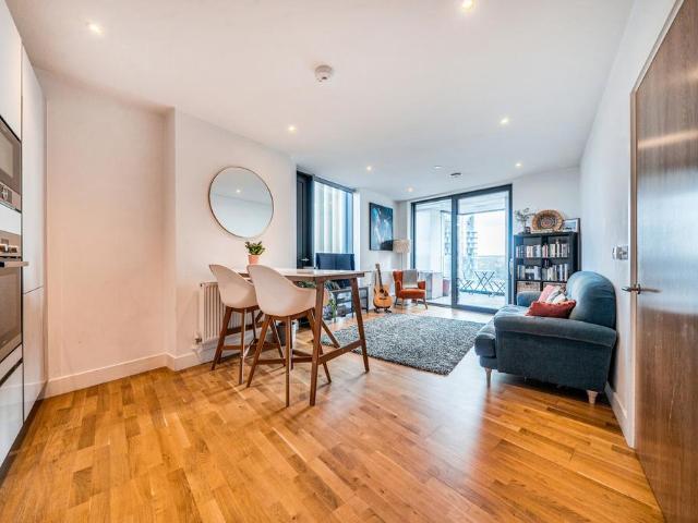 Flat for sale in London Borough of Lewisham, Ladywell