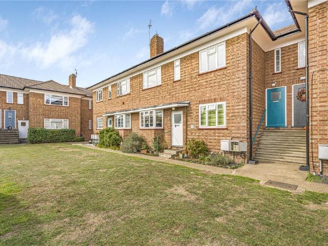 Flat for sale in London Borough of Richmond upon Thames, Greater London
