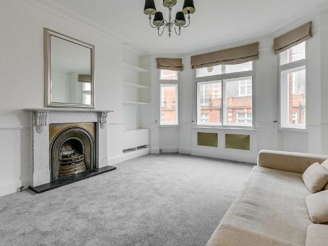 Flat for sale in St. John's Wood, Greater London