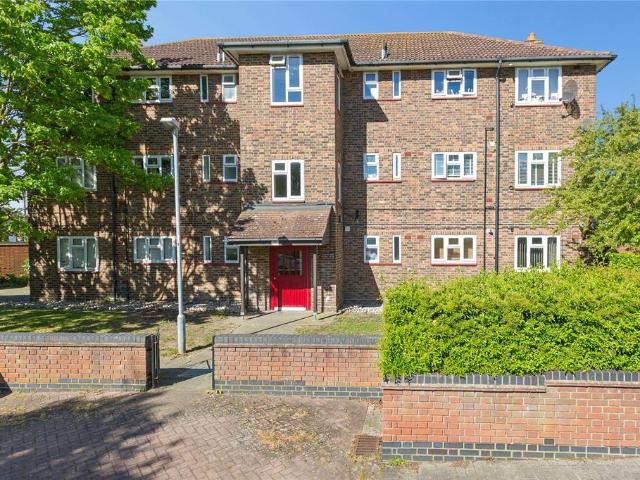 Flat for sale in South Ockendon, Essex