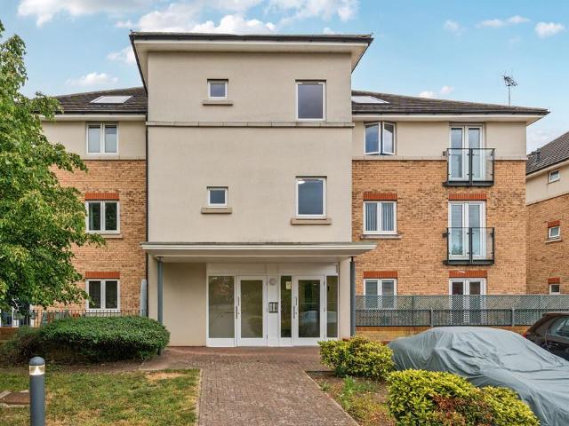 Flat for sale in Lower Halliford, Surrey