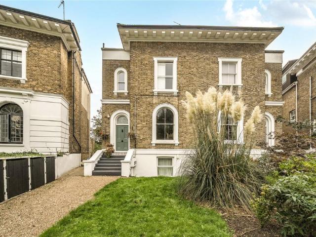 Flat for sale in London Borough of Croydon, Waddon