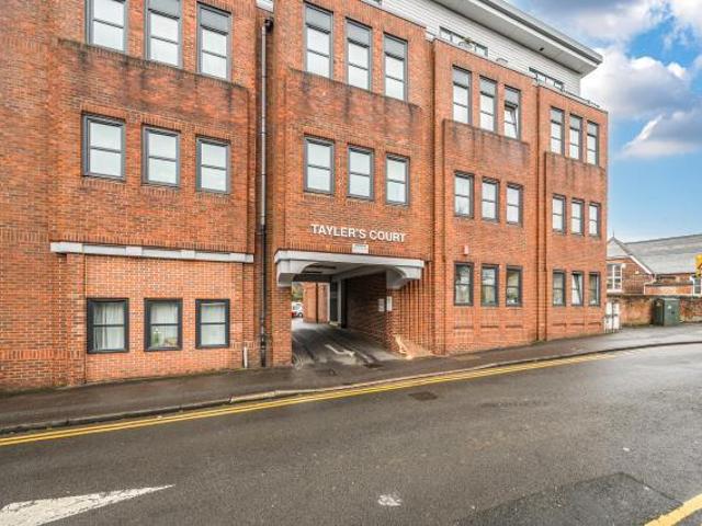 Flat for sale in Enborne, West Berkshire
